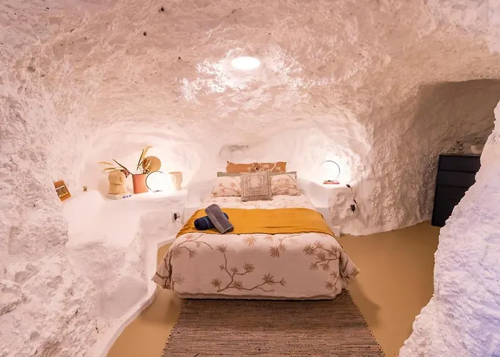 White Cliffs Accommodation -Daybreak Dugout - Unique Cave House