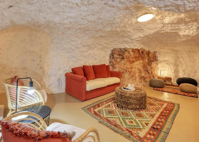 White Cliffs Accommodation -Daybreak Dugout - Unique Cave House