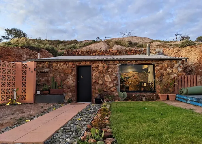 White Cliffs Accommodation -Daybreak Dugout - Unique Cave House